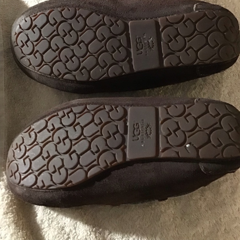 UGG
